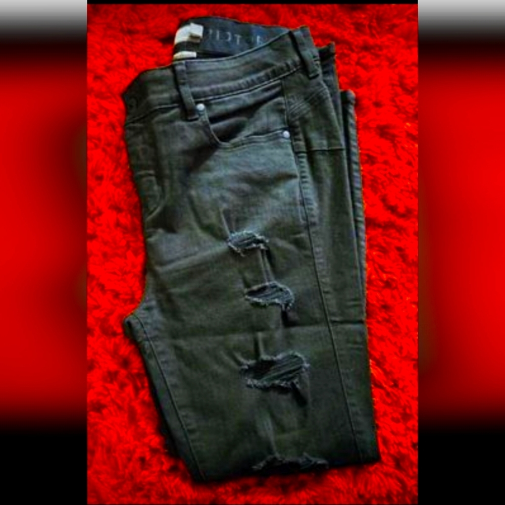 Torrid 16R bombshell skinny distressed jean
